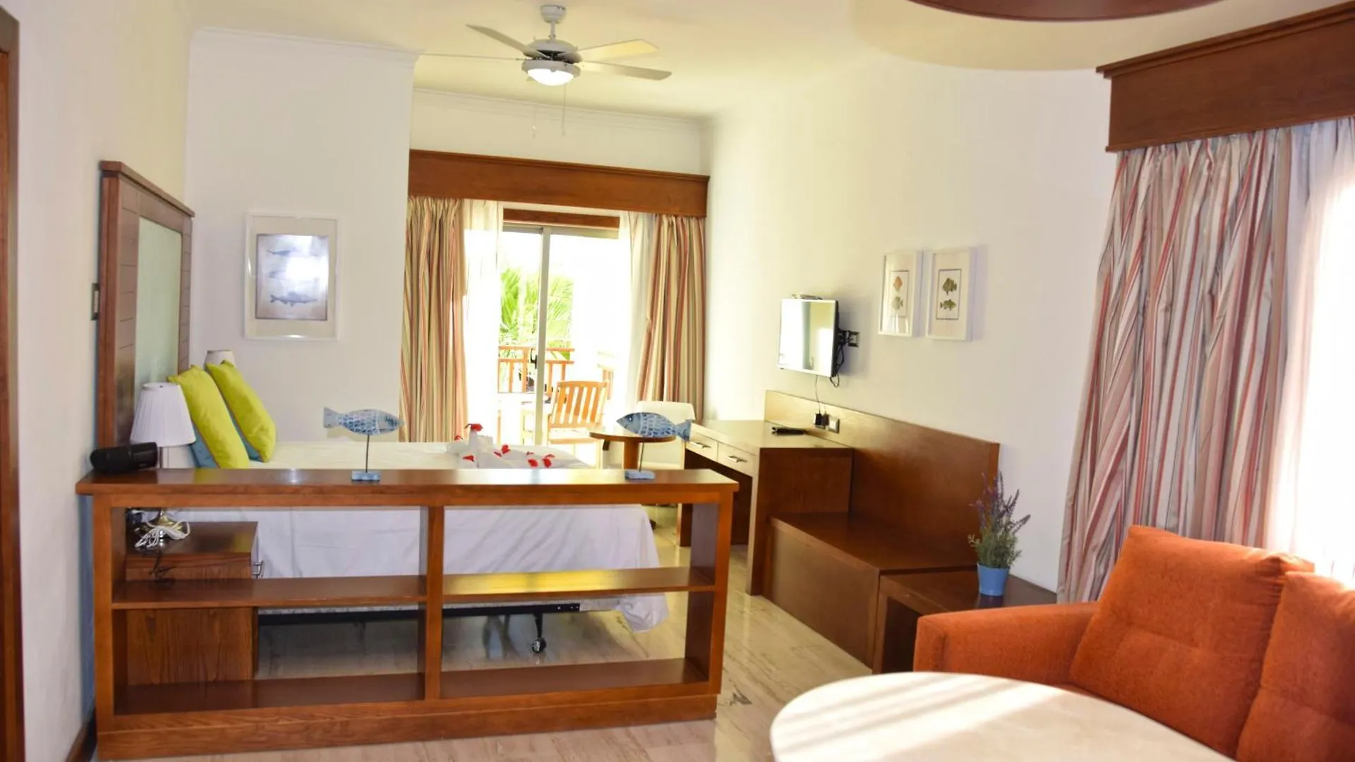 Sunset World All Suites Punta Cana 4*,